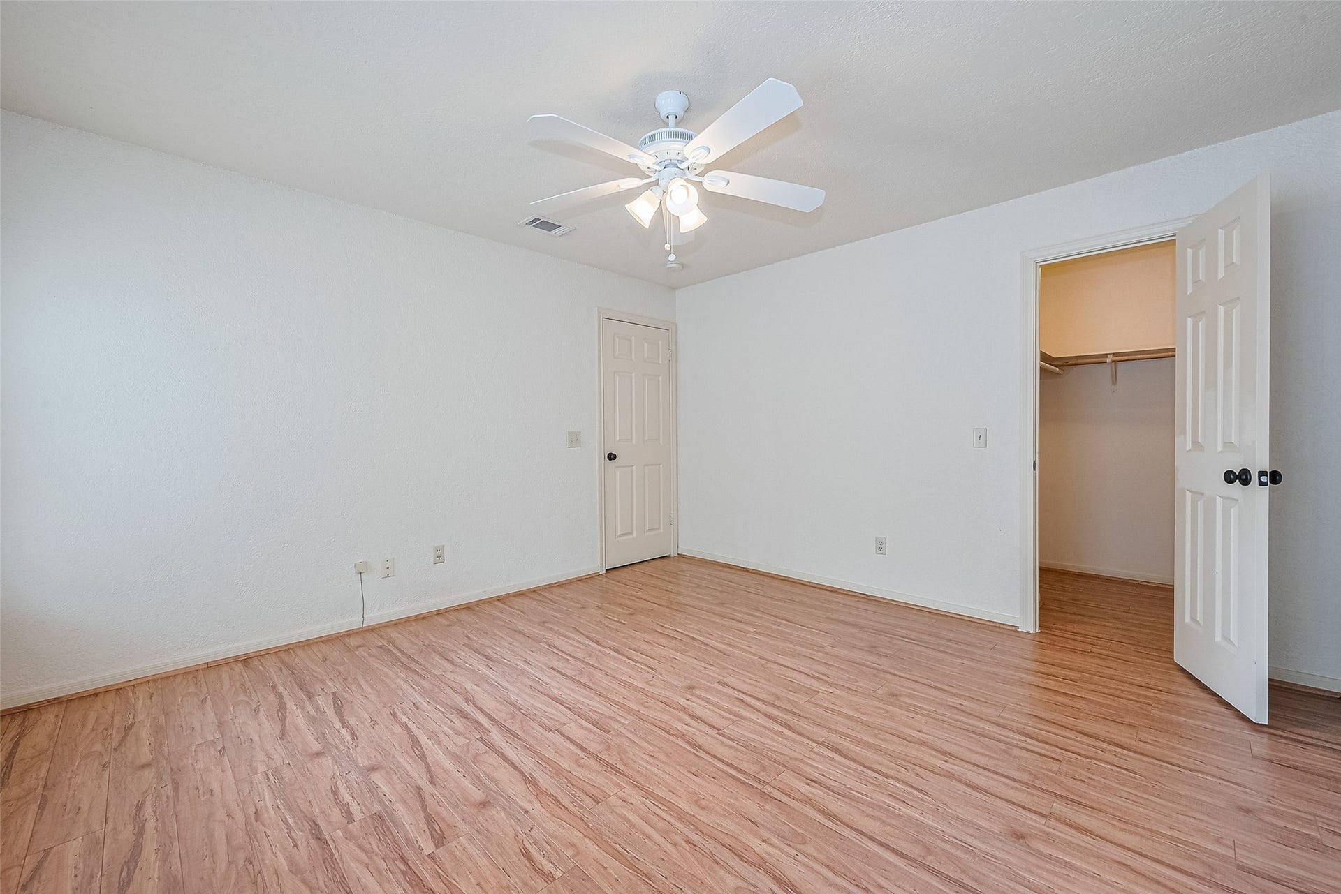 3614 Bee Bayou Lane, Sugar Land, TX 77479 Secondary bedroom on 2/F