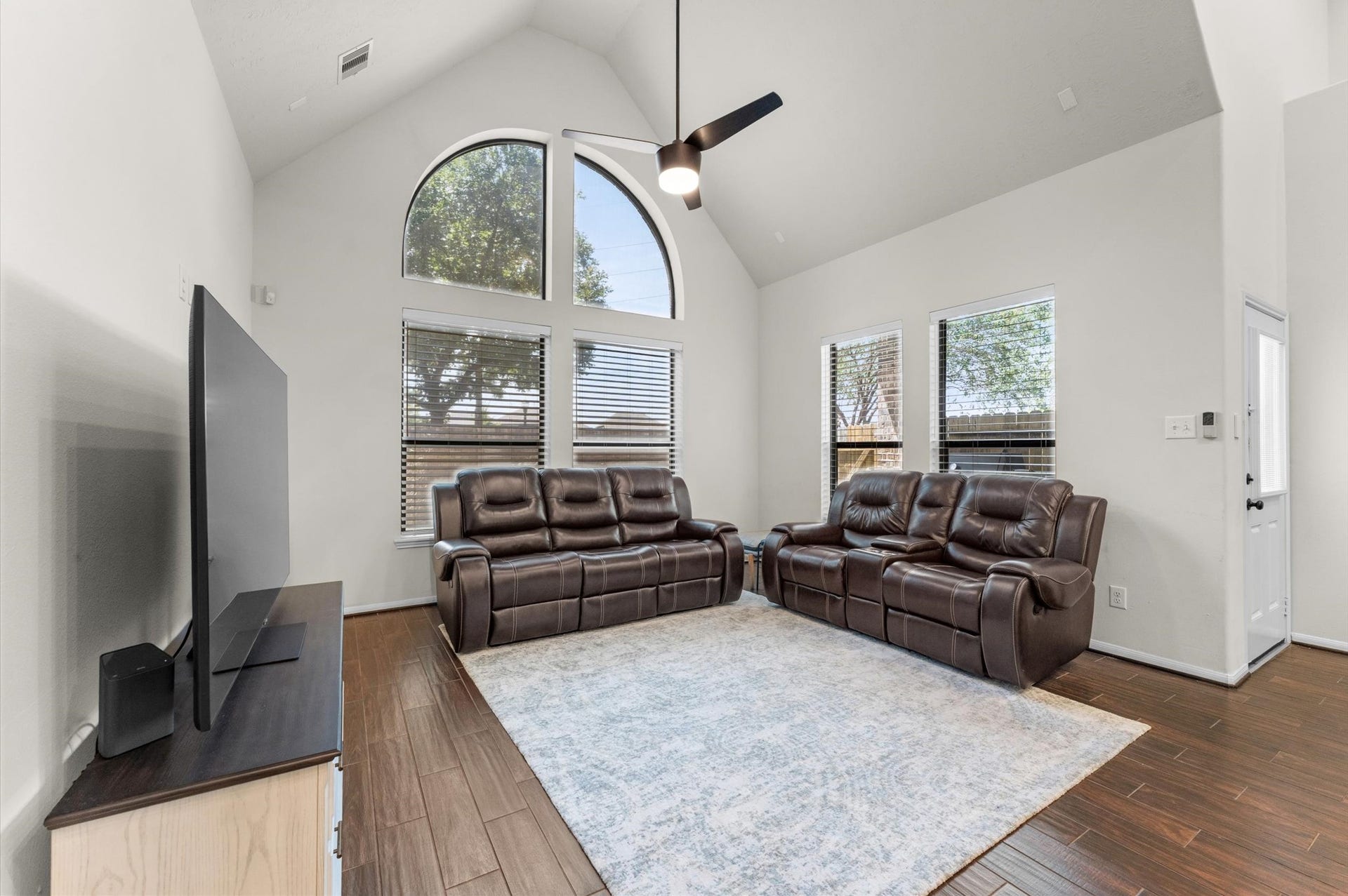 17805 Arapaho Hill Lane, Humble, TX 77346 Living Room