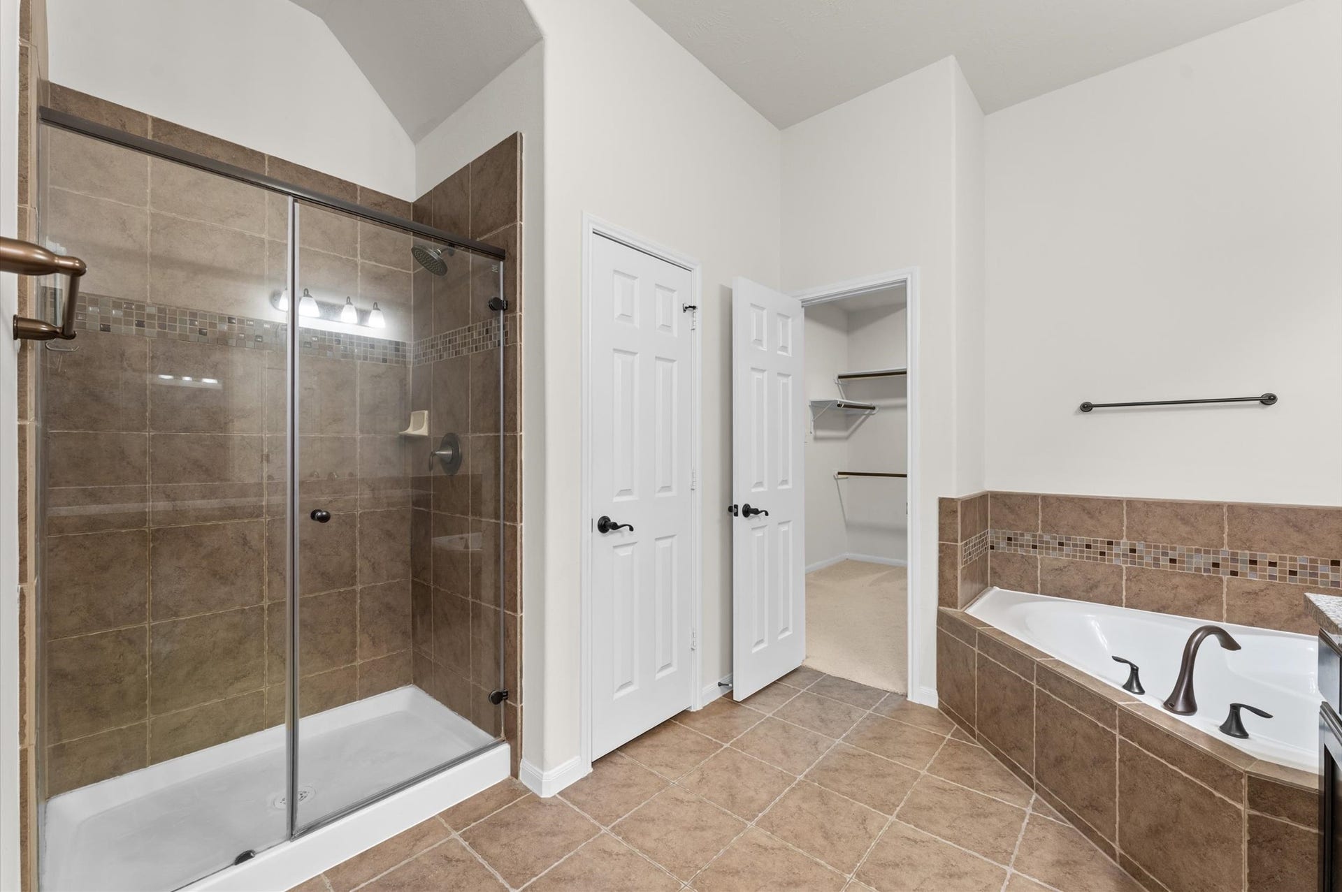 17805 Arapaho Hill Lane, Humble, TX 77346 Master Bathroom /shower and tub