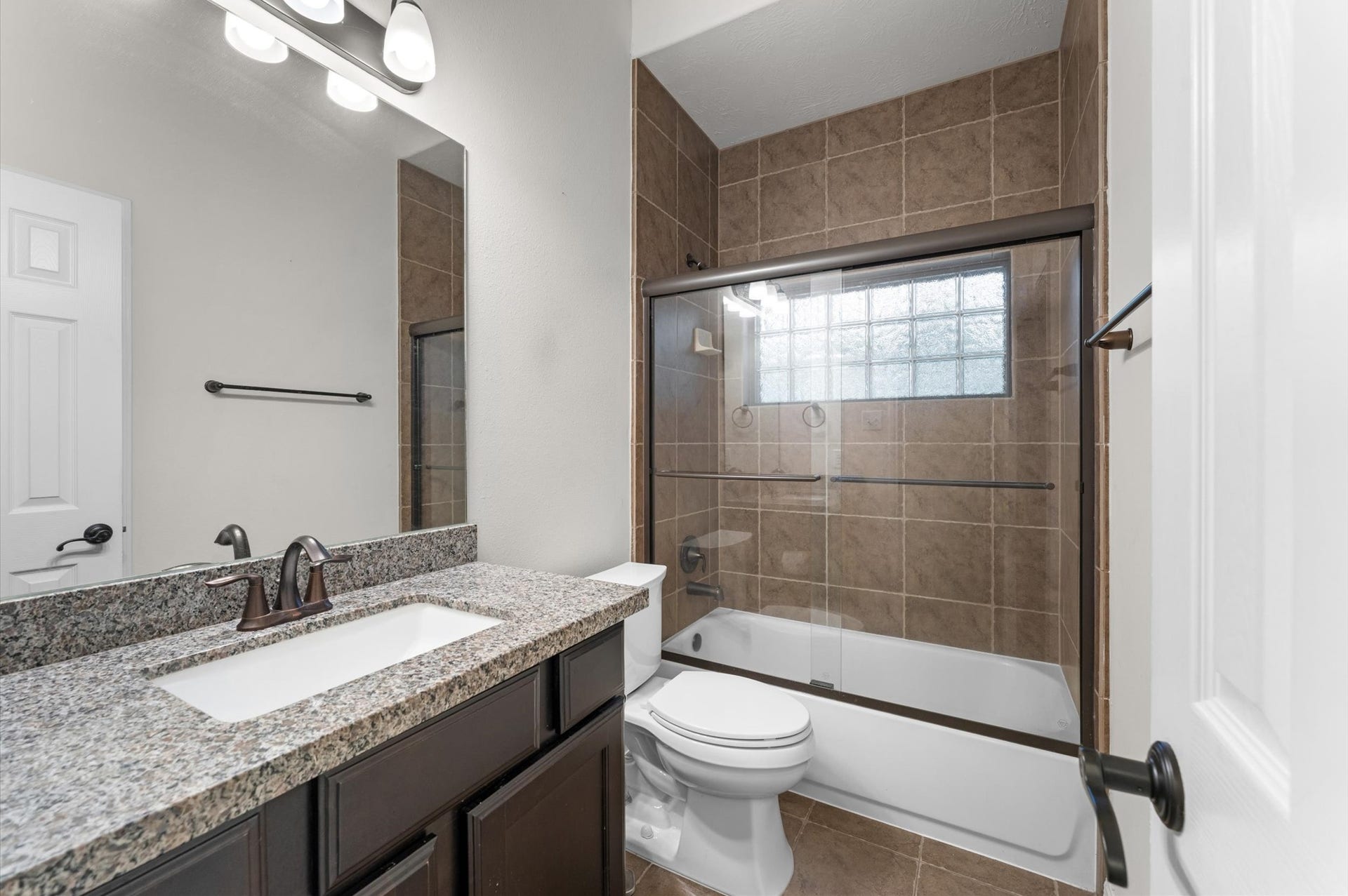 17805 Arapaho Hill Lane, Humble, TX 77346 Second Bathroom