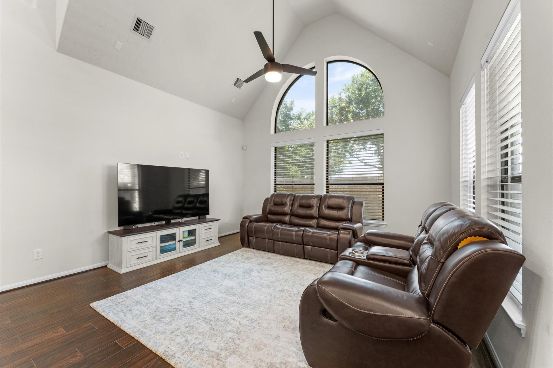 17805 Arapaho Hill Lane, Humble, TX 77346 Living Room