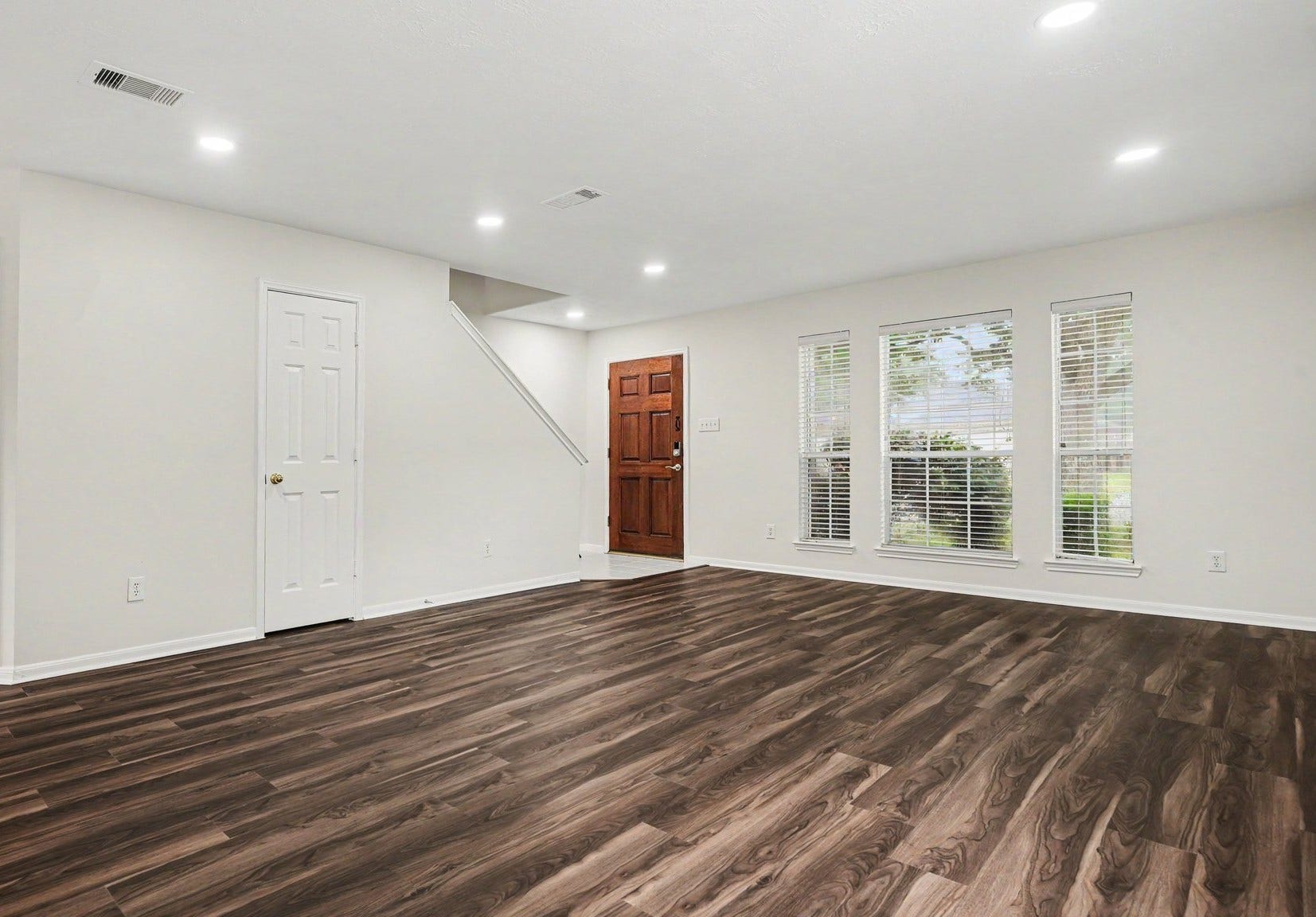 3014 Misty Isle Court, Dickinson, TX 77539 Large front great room