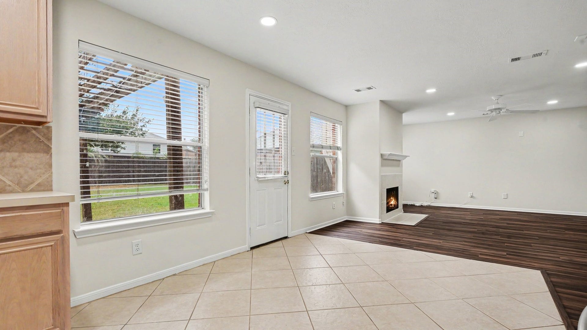 3014 Misty Isle Court, Dickinson, TX 77539 Ktchen has room for breakfast area