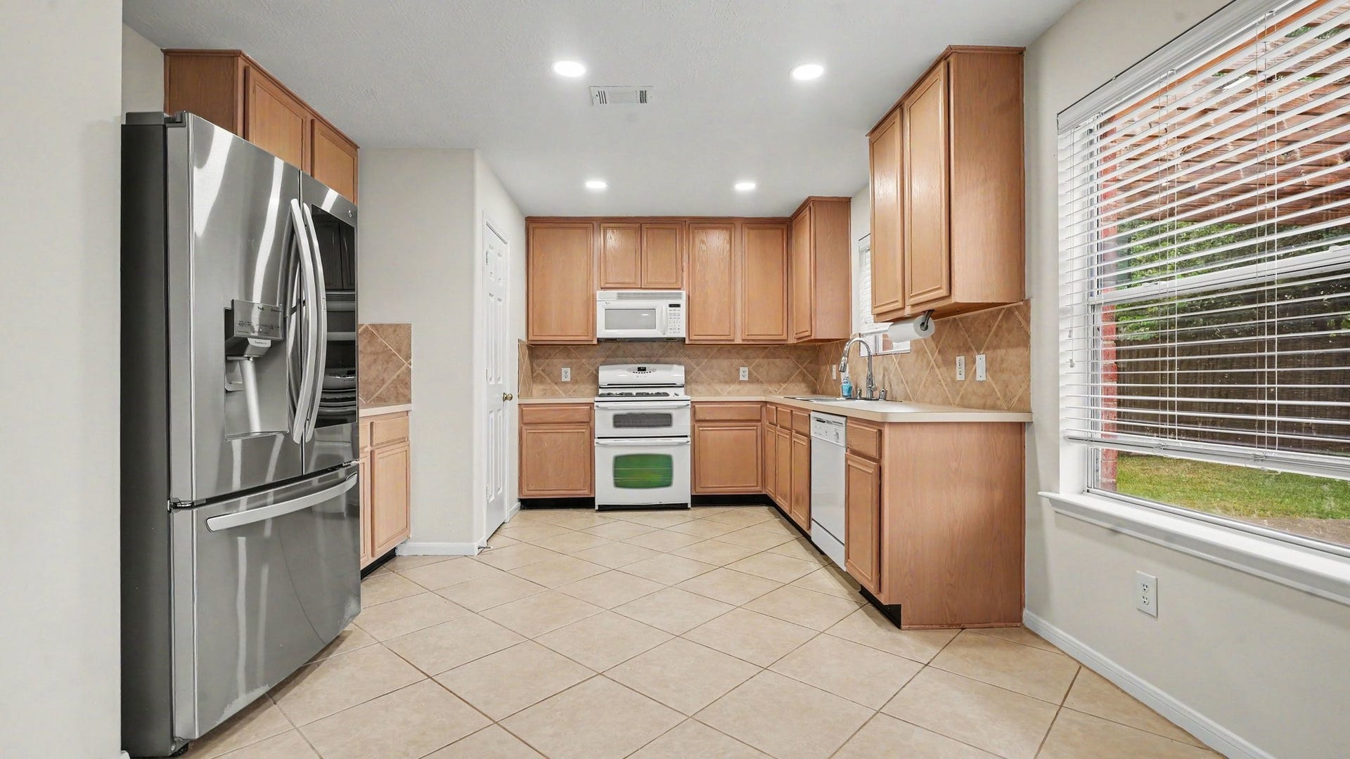 3014 Misty Isle Court, Dickinson, TX 77539 All appliances stay
