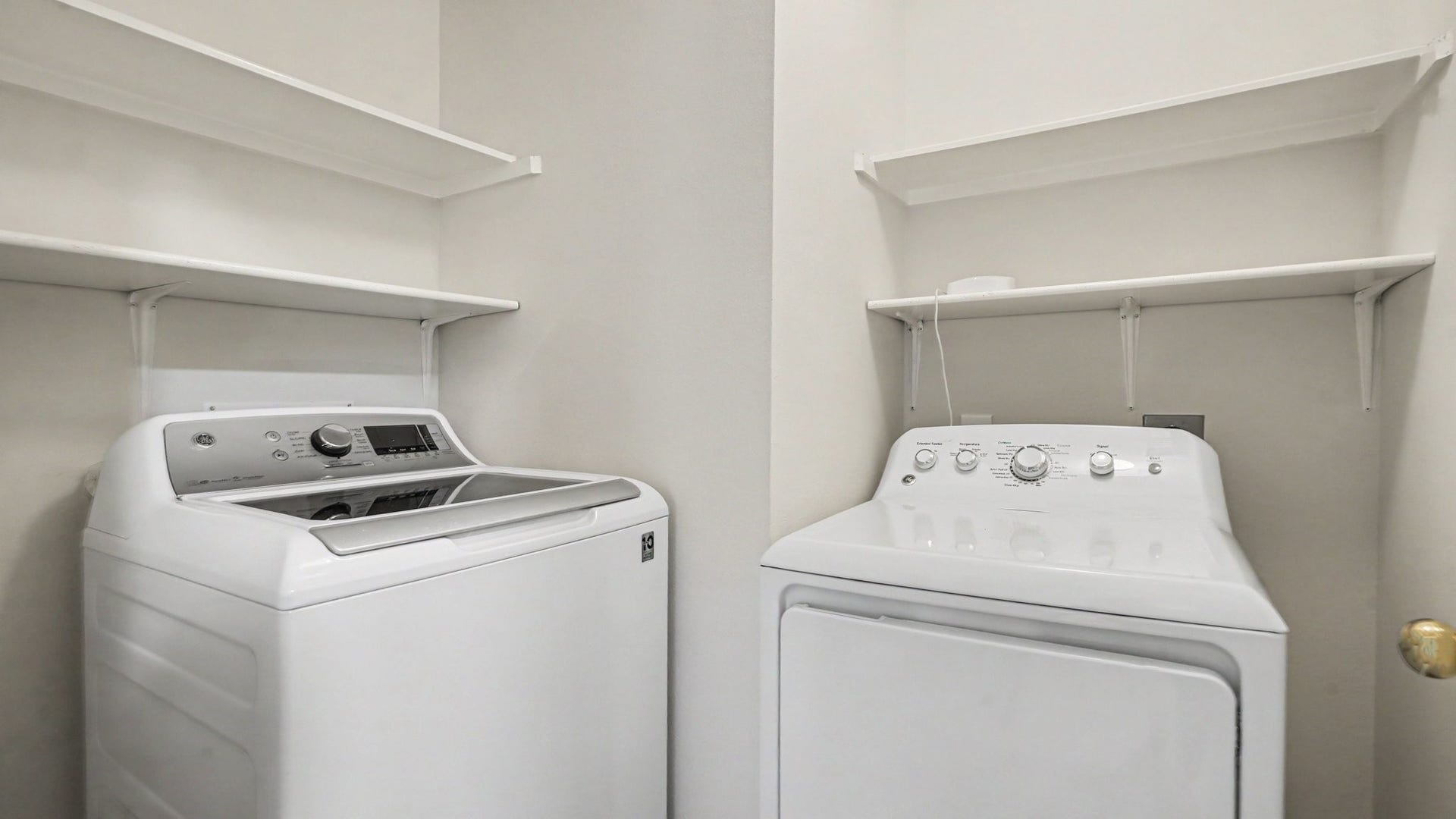 3014 Misty Isle Court, Dickinson, TX 77539 Laundry is upstairs for convenience