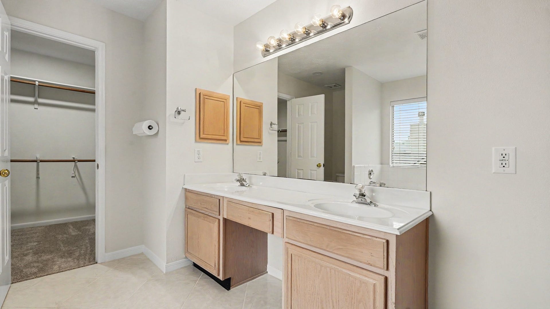 3014 Misty Isle Court, Dickinson, TX 77539 primary bathroom
