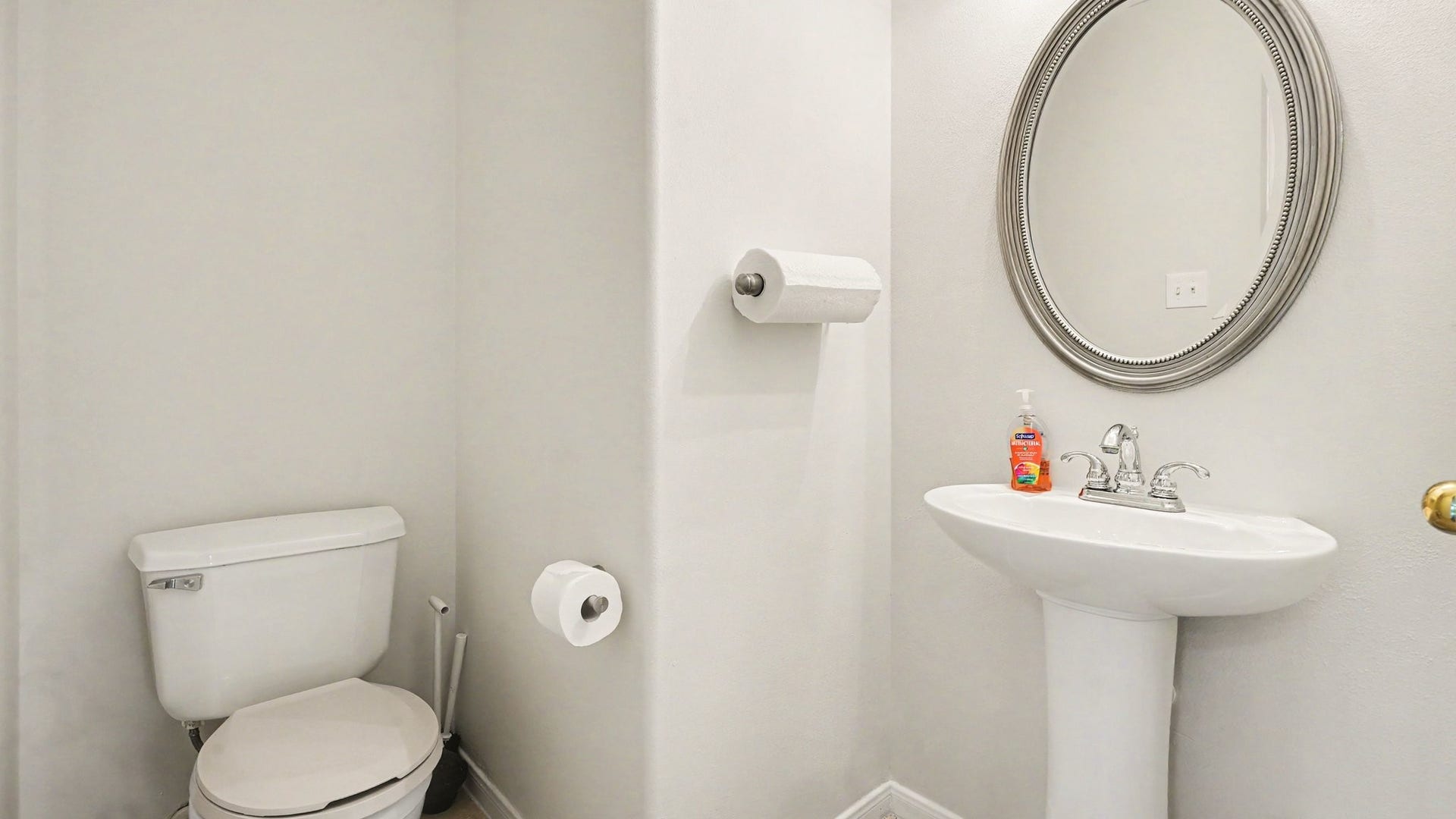 3014 Misty Isle Court, Dickinson, TX 77539 Half bath downstairs