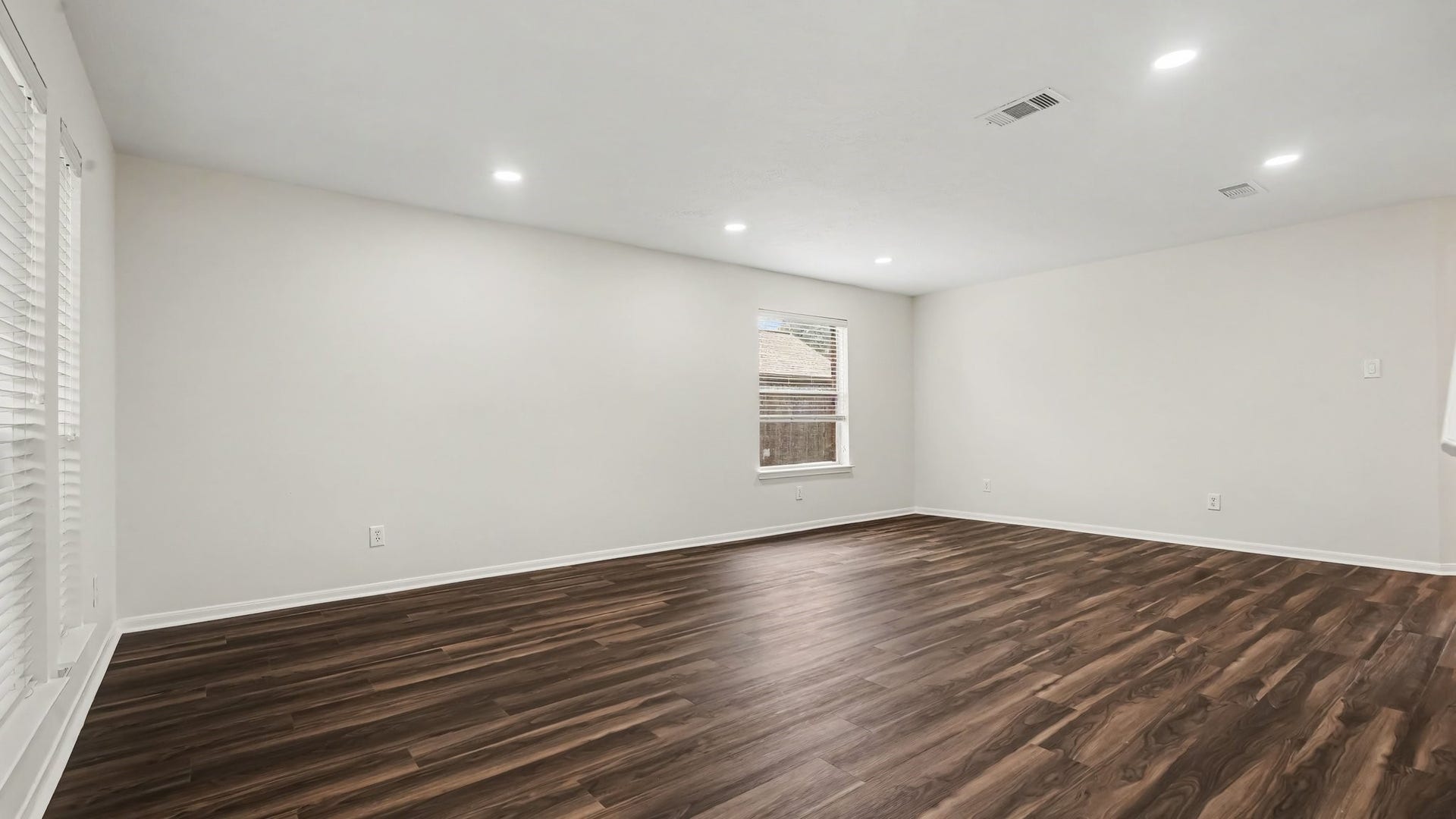 3014 Misty Isle Court, Dickinson, TX 77539 Front Room