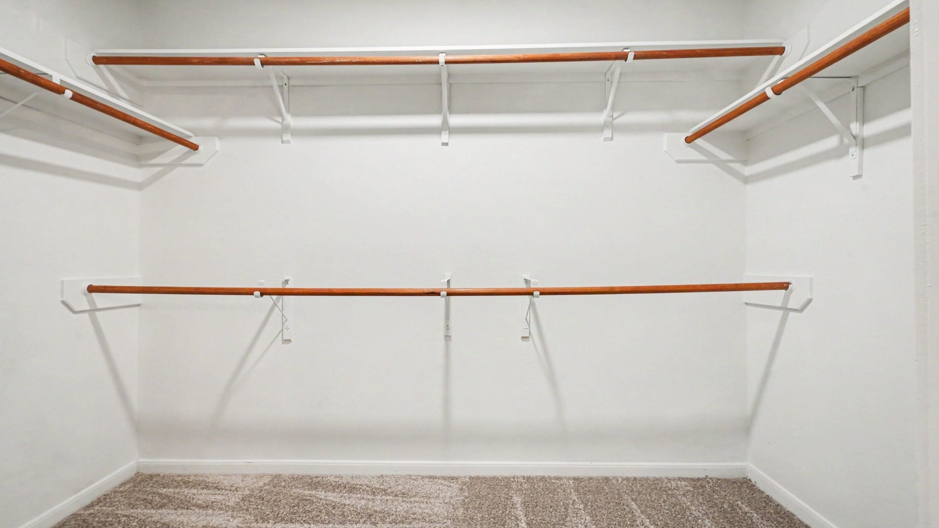 3014 Misty Isle Court, Dickinson, TX 77539 primary closet