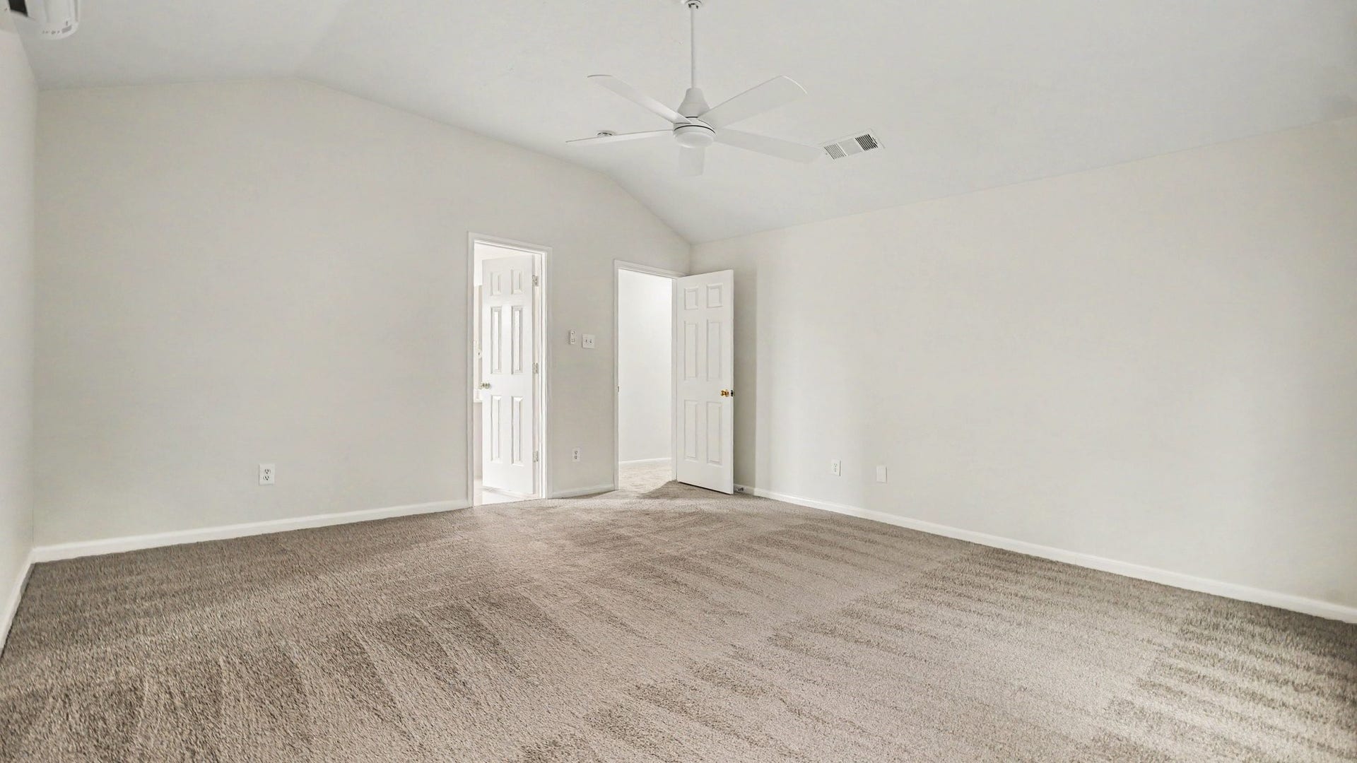 3014 Misty Isle Court, Dickinson, TX 77539 primary bedroom