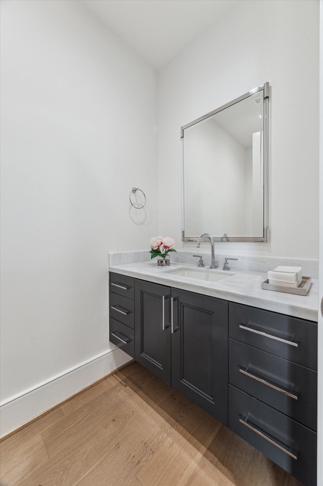 5656 San Felipe Street, #1005, Houston, TX 77056 Sophisticated powder room. Photos are of a similar unit with the same floor plan