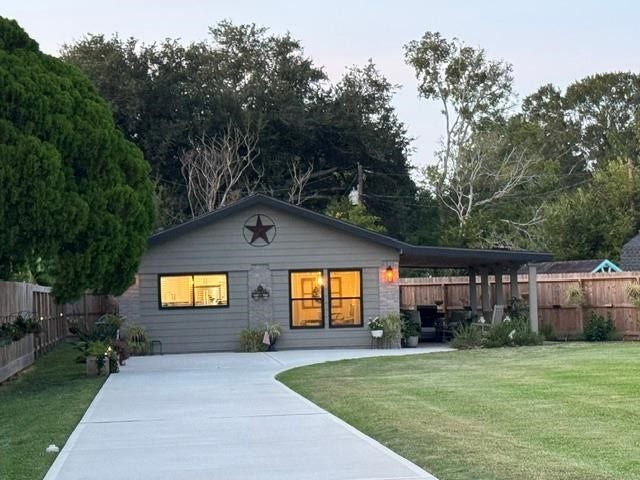 Property photo for 920 W Galveston Street, League City, TX