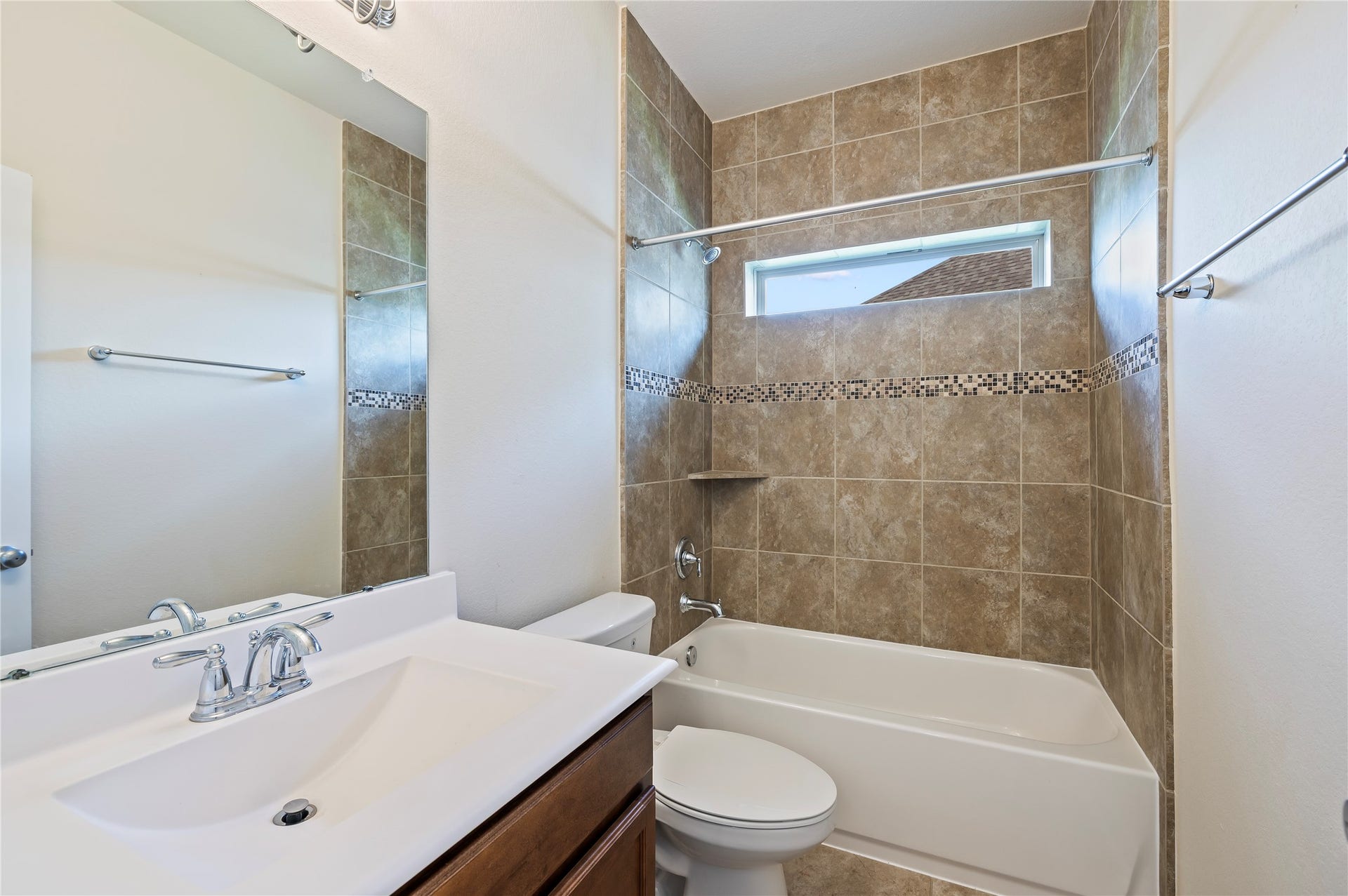 2322 Ashley Falls Lane, League City, TX 77573 Full bathroom downstairs with tub/shower combination. Ceramic tile and grout recently professionally cleaned upon seller's move out.