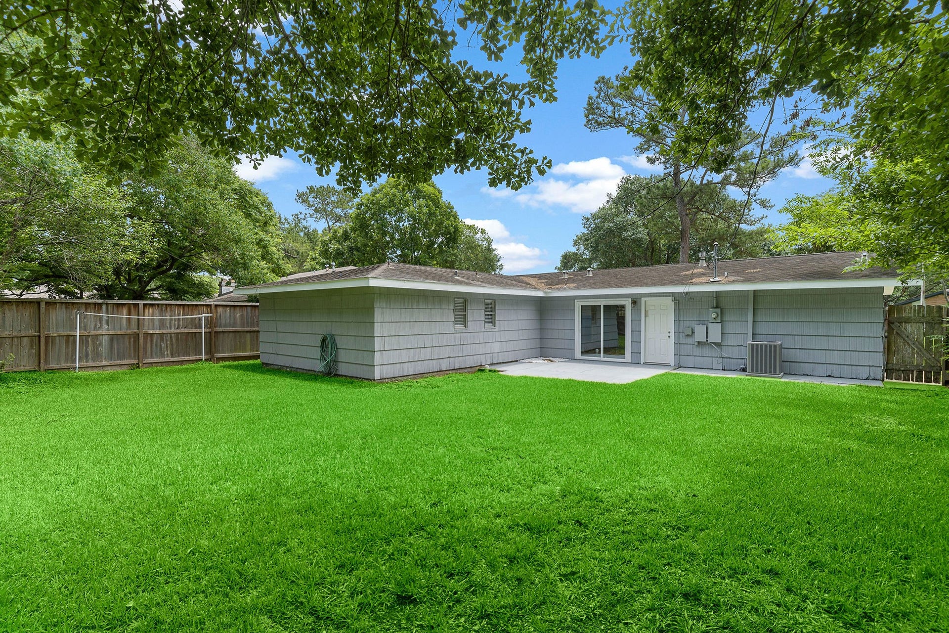 5522 Ariel Street, Houston, TX 77096 5522 Ariel Street, Houston, TX 77096