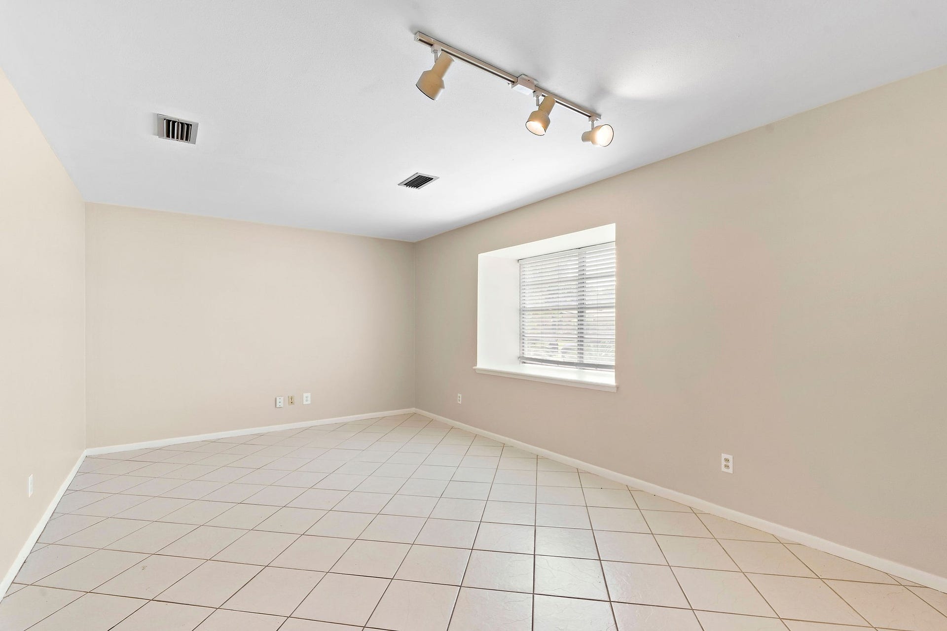 5522 Ariel Street, Houston, TX 77096 5522 Ariel Street, Houston, TX 77096