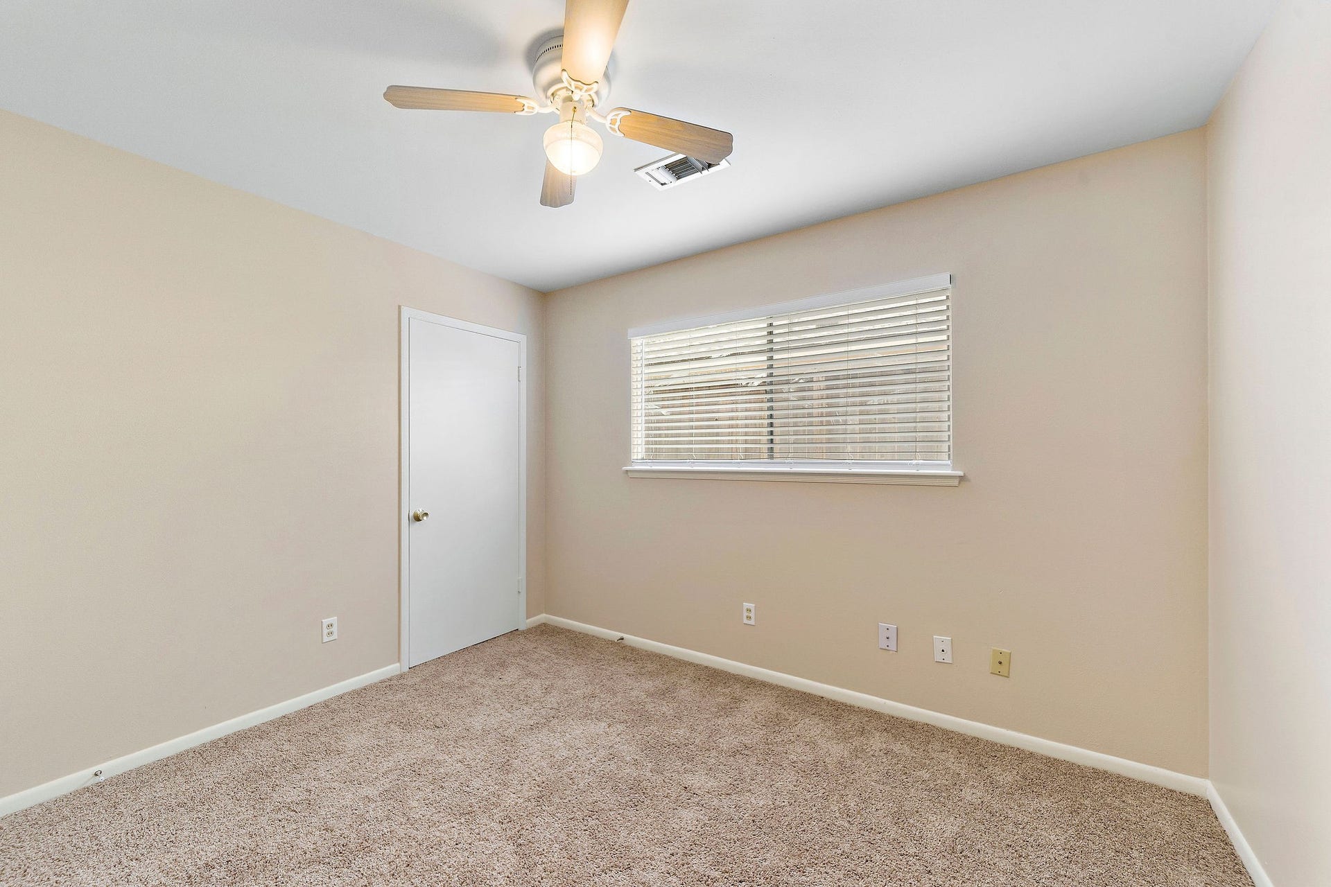 5522 Ariel Street, Houston, TX 77096 5522 Ariel Street, Houston, TX 77096