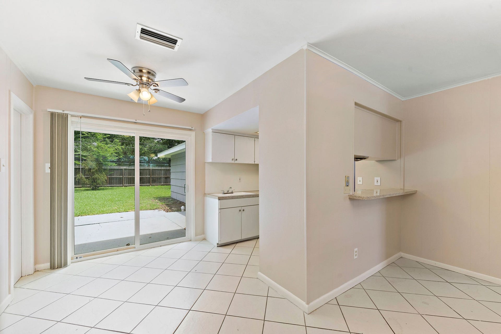 5522 Ariel Street, Houston, TX 77096 5522 Ariel Street, Houston, TX 77096