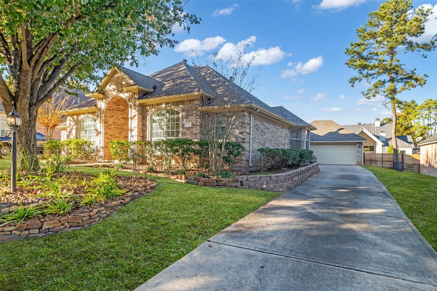 Property photo for 35 W Pines Drive, Montgomery, TX