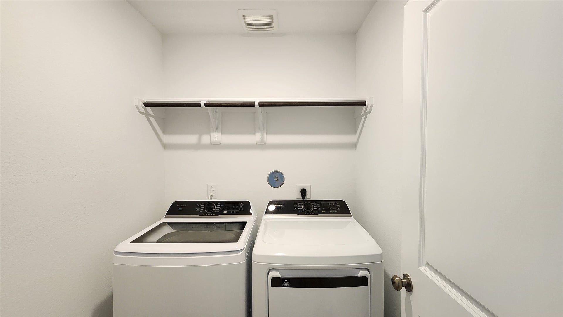 29038 Rustic Windmill Way, Hockley, TX 77447 In-house laundry room