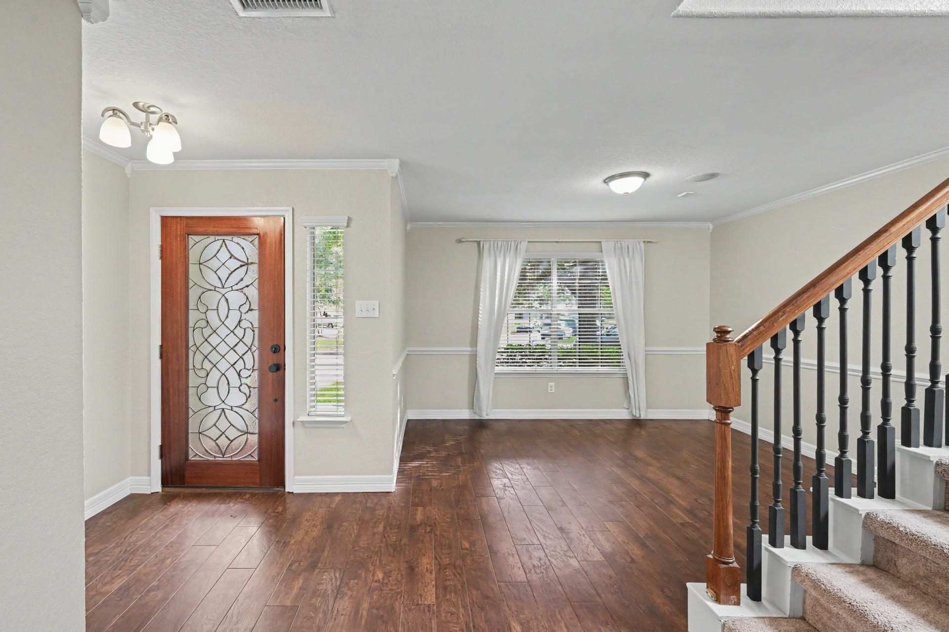9411 Sagehampton Court, Spring, TX 77379 Front Entry & Formal Dining Room 1st Floor