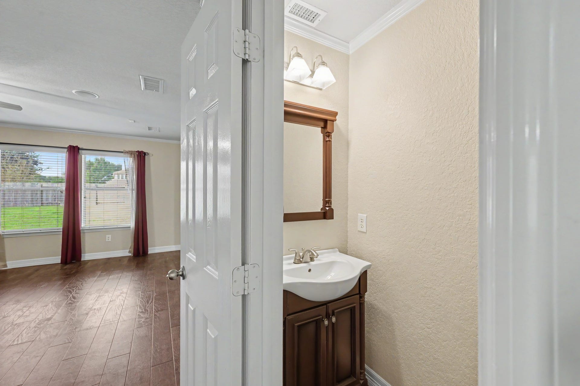 9411 Sagehampton Court, Spring, TX 77379 1/2 Bathroom 1st Floor