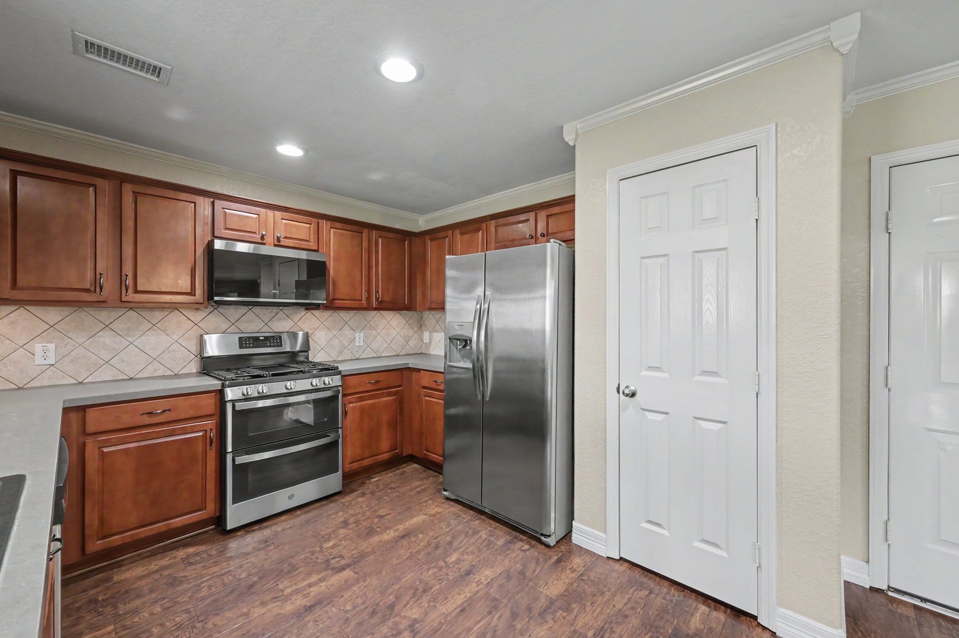 9411 Sagehampton Court, Spring, TX 77379 Kitchen 1st Floor