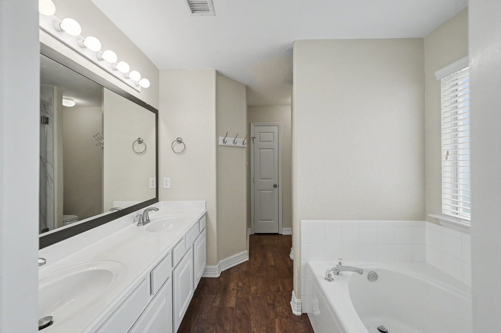 9411 Sagehampton Court, Spring, TX 77379 Primary Bath 2nd Floor