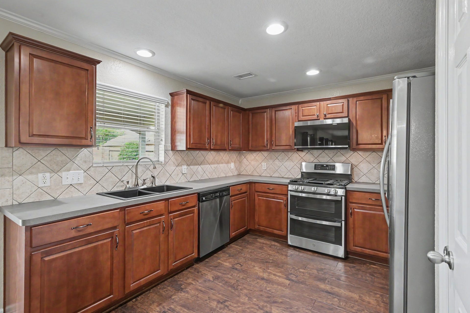 9411 Sagehampton Court, Spring, TX 77379 Kitchen 1st Floor