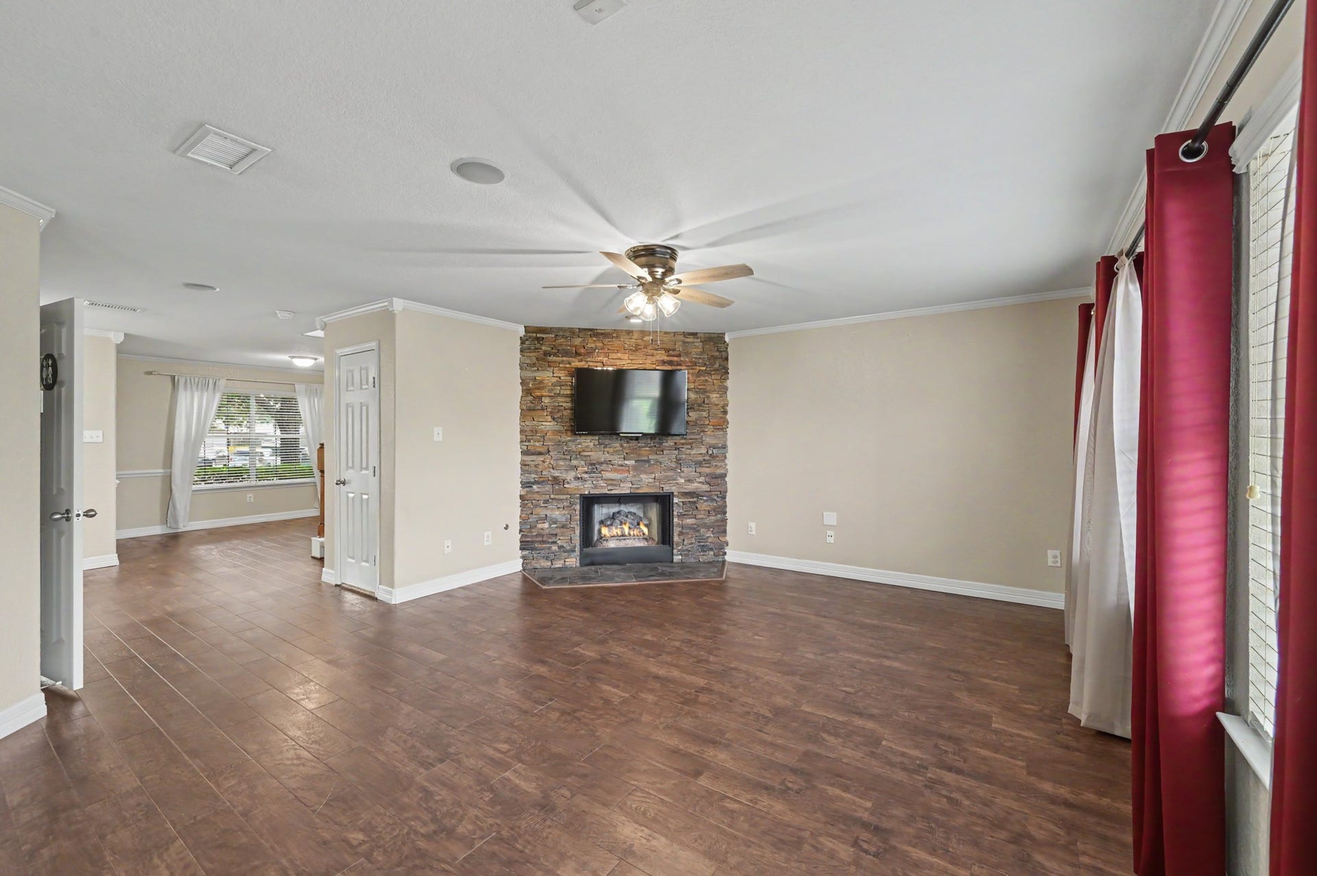 9411 Sagehampton Court, Spring, TX 77379 Living Area/Fireplace 1st Floor