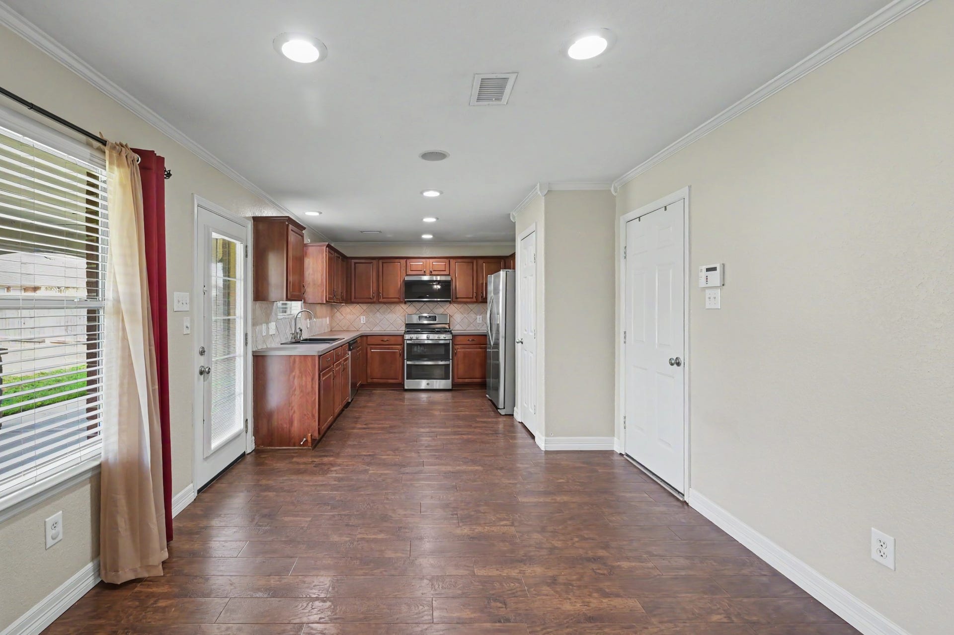 9411 Sagehampton Court, Spring, TX 77379 Breakfast/Kitchen 1st Floor
