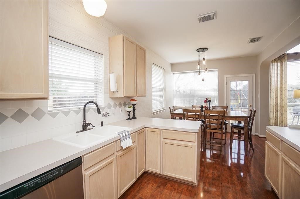 16531 Village View Trail, Sugar Land, TX 77498 16531 Village View Trail, Sugar Land, TX 77498