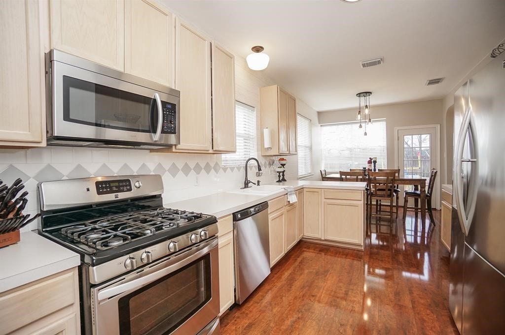 16531 Village View Trail, Sugar Land, TX 77498 16531 Village View Trail, Sugar Land, TX 77498