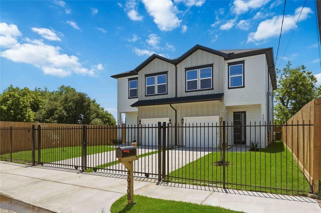 4630 Edfield Street, #B, Houston, TX 77033