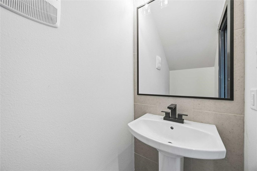 4630 Edfield Street, #B, Houston, TX 77033