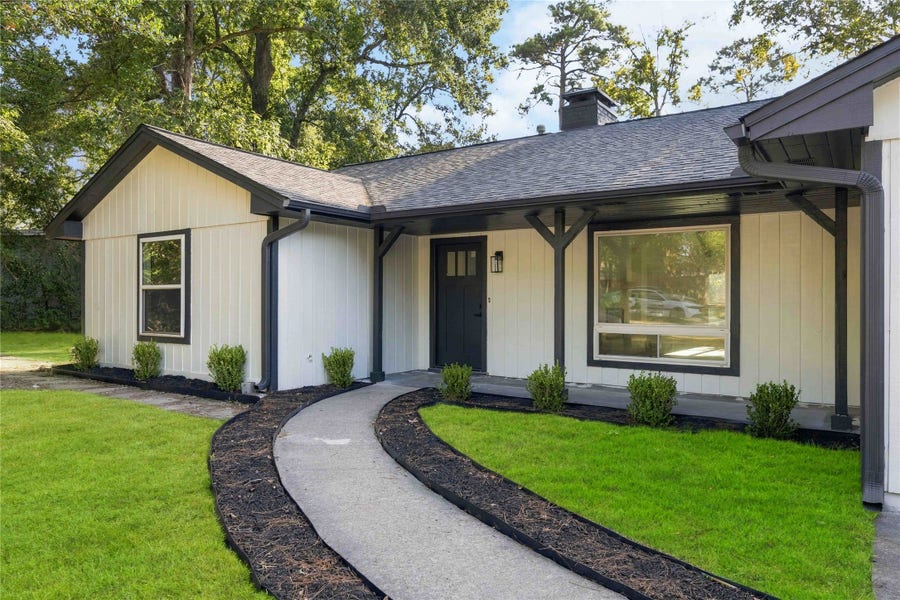 Property photo for 333 Rolling Hills Drive, Conroe, TX