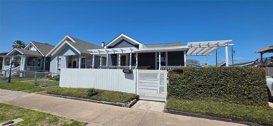 Property photo for 3322 Avenue R 1/2, Galveston, TX