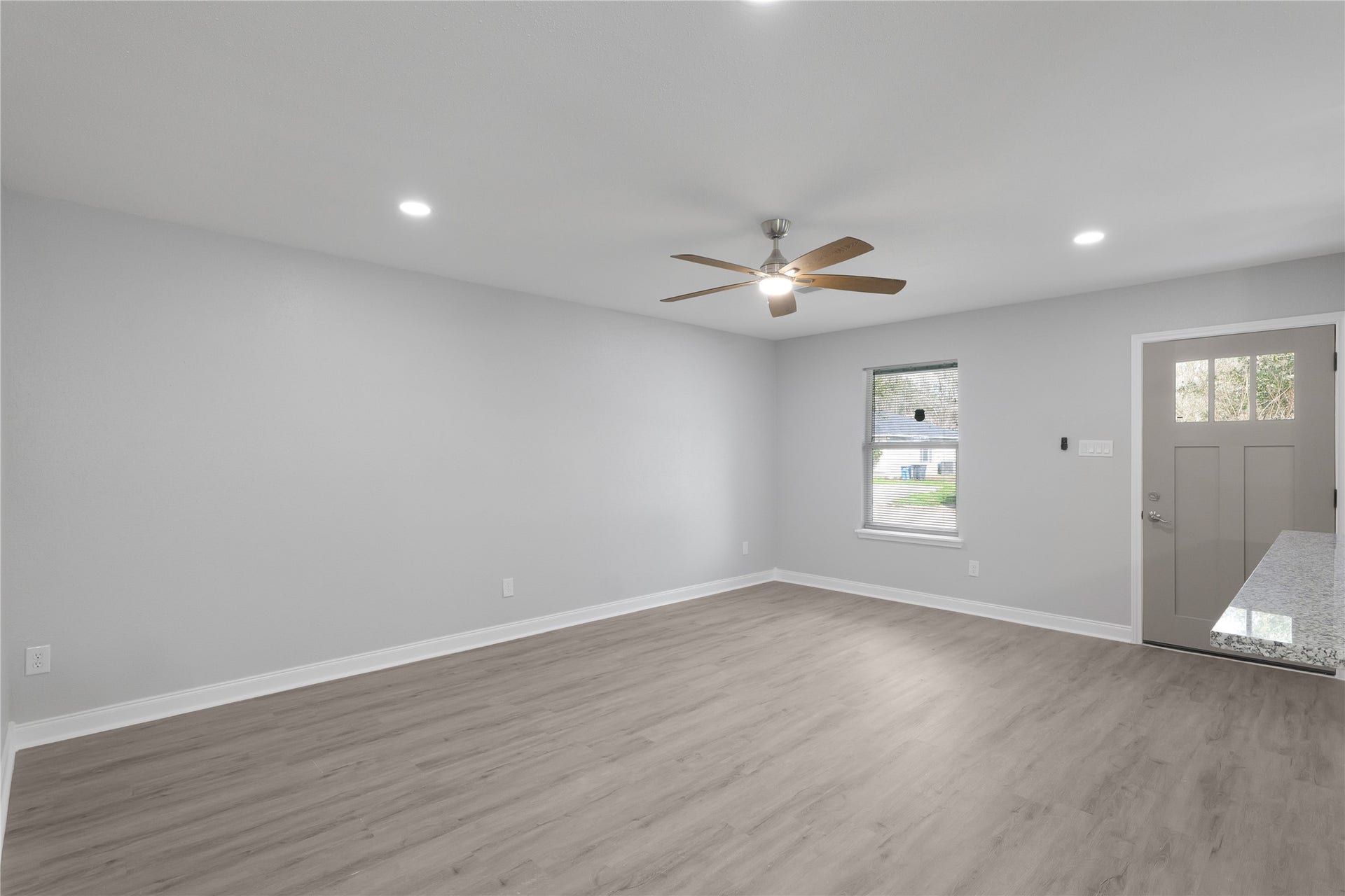 9827 Shive Drive, Houston, TX 77078 Fresh neutral finishes, LVP flooring, recessed lighting, and a ceiling fan create an inviting living space.