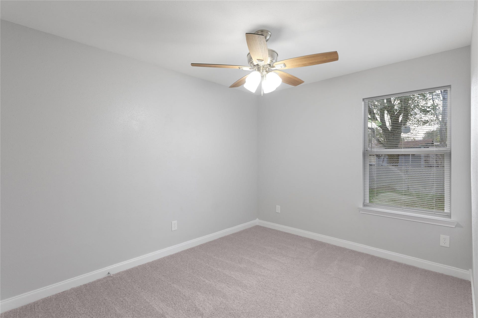 9827 Shive Drive, Houston, TX 77078 Make this additional bedroom your own with space for guests, work, or everyday living.