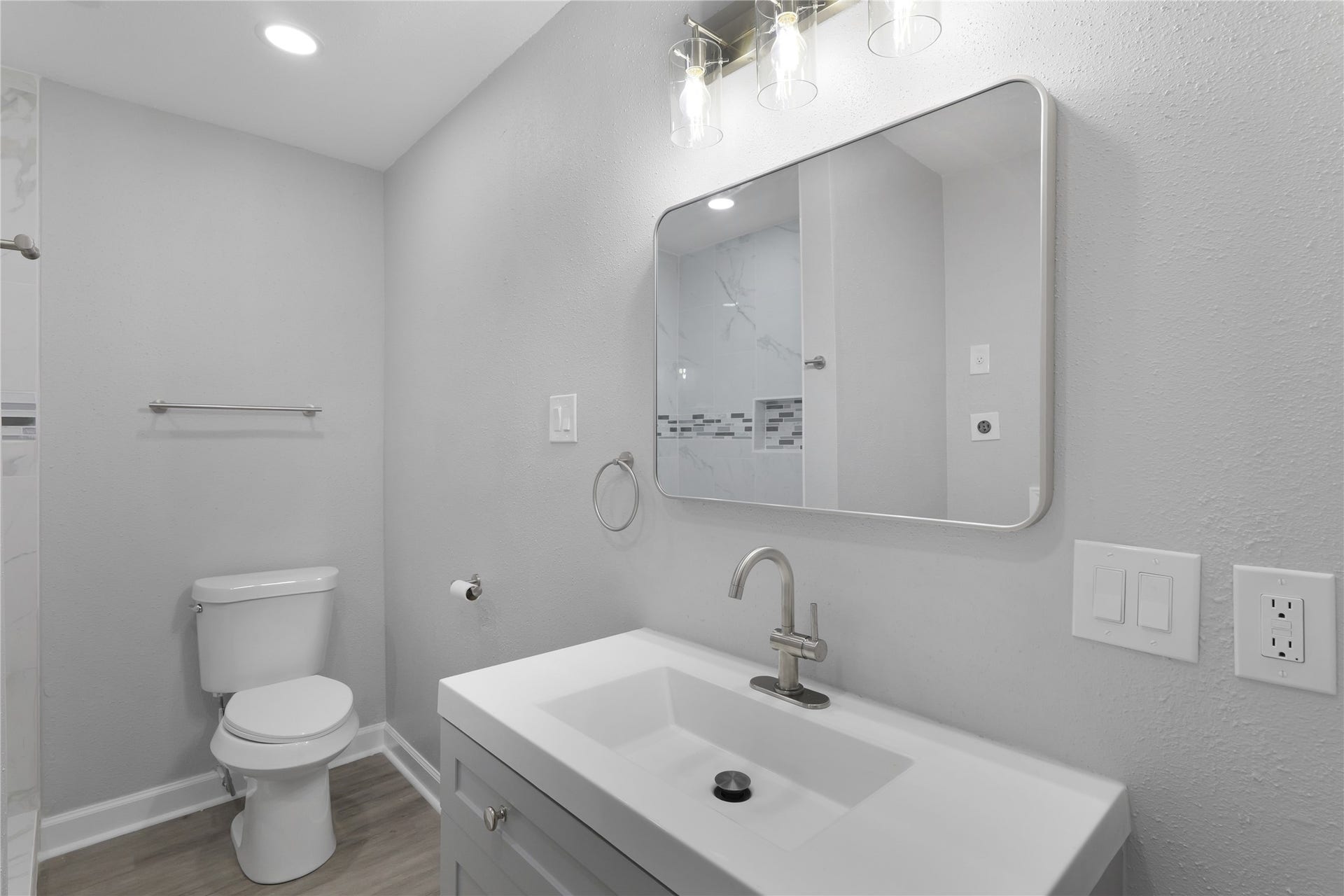 9827 Shive Drive, Houston, TX 77078 9827 Shive Drive, Houston, TX 77078