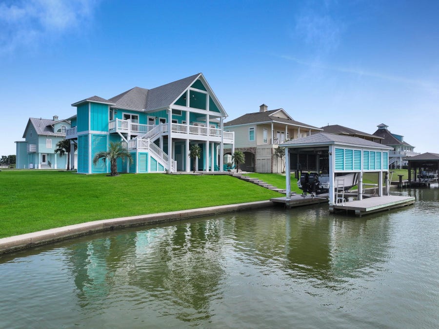 Property photo for 2005 & 2009 Laguna Harbor Cove Boulevard, Port Bolivar, TX