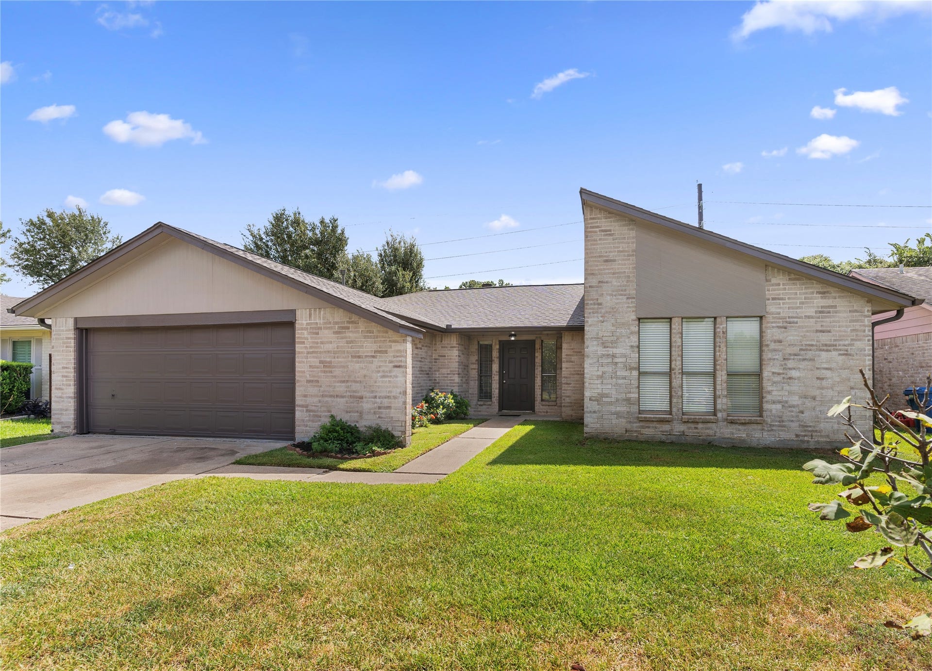 3702 Saint William Lane, Houston, TX 77084 Welcome to this spacious one story home!