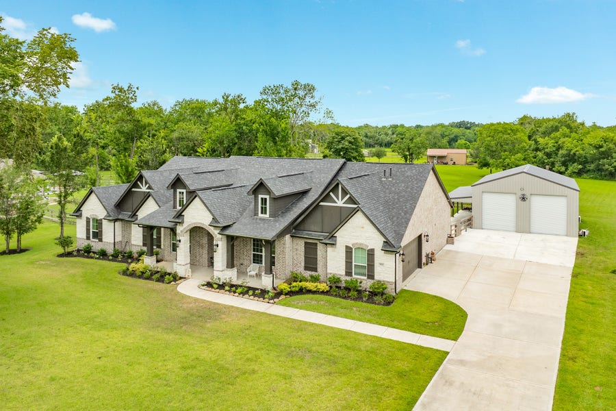 Property photo for 902 Redbird Court, Angleton, TX