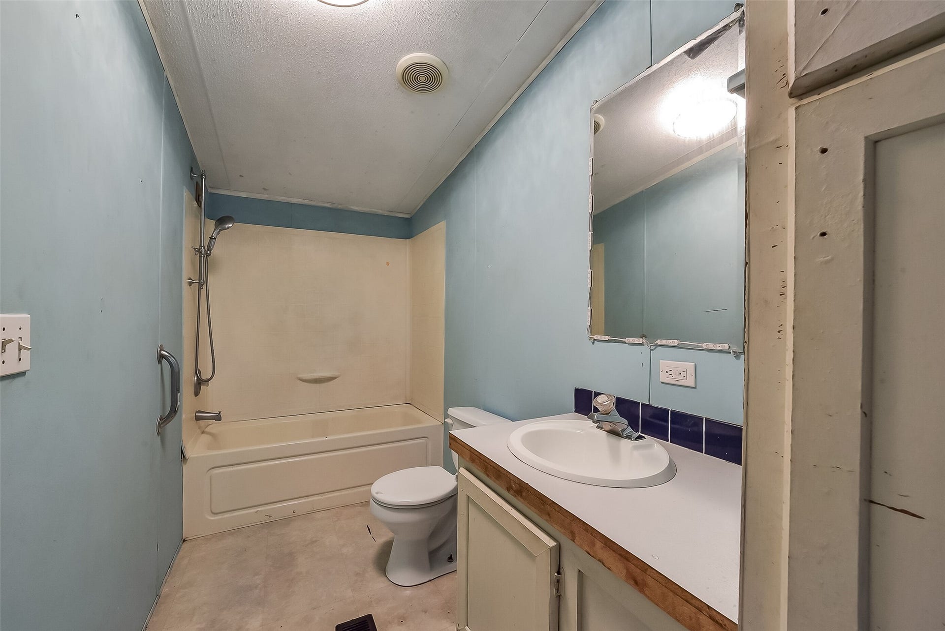 17315 Valley Lane, Conroe, TX 77306
