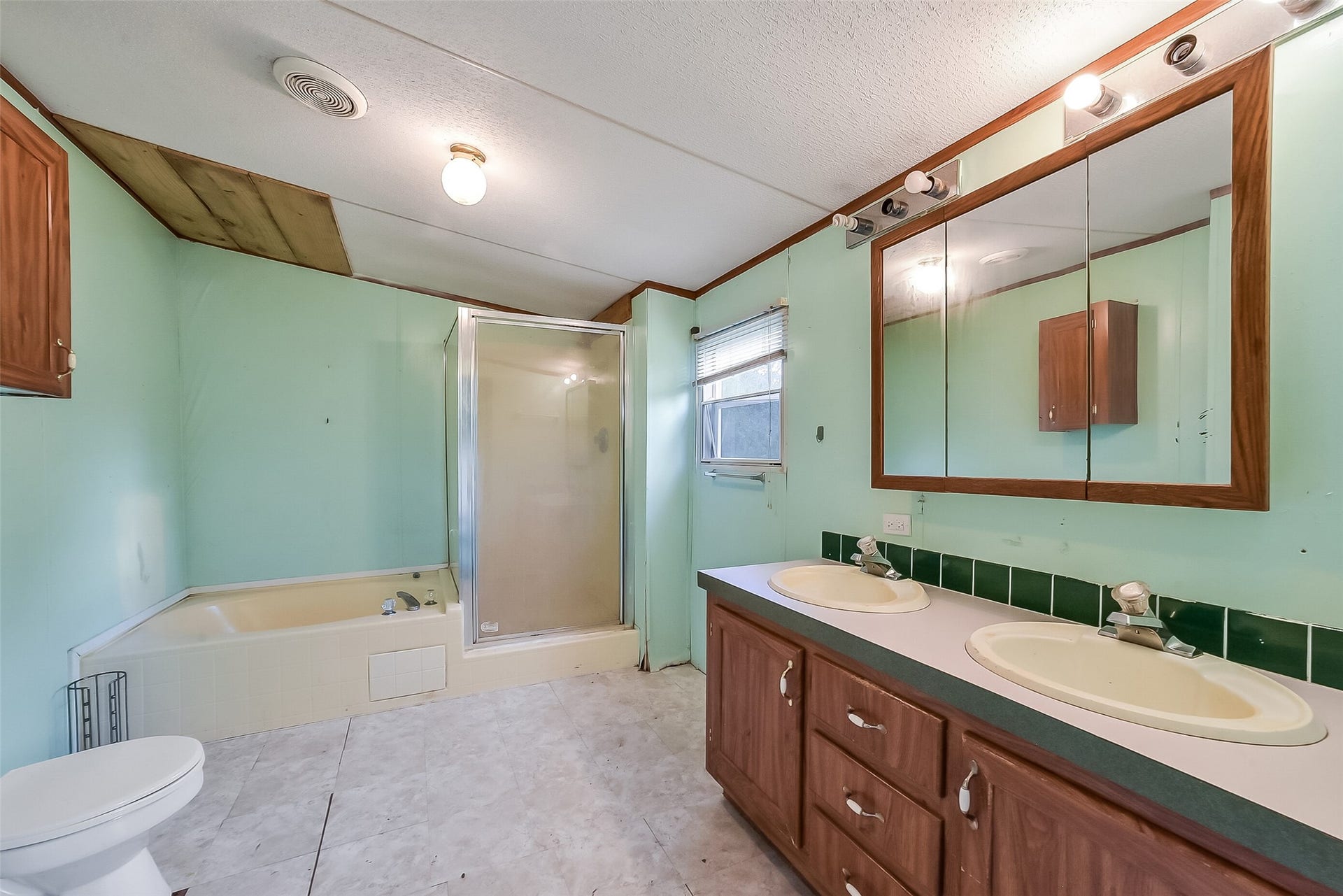 17315 Valley Lane, Conroe, TX 77306