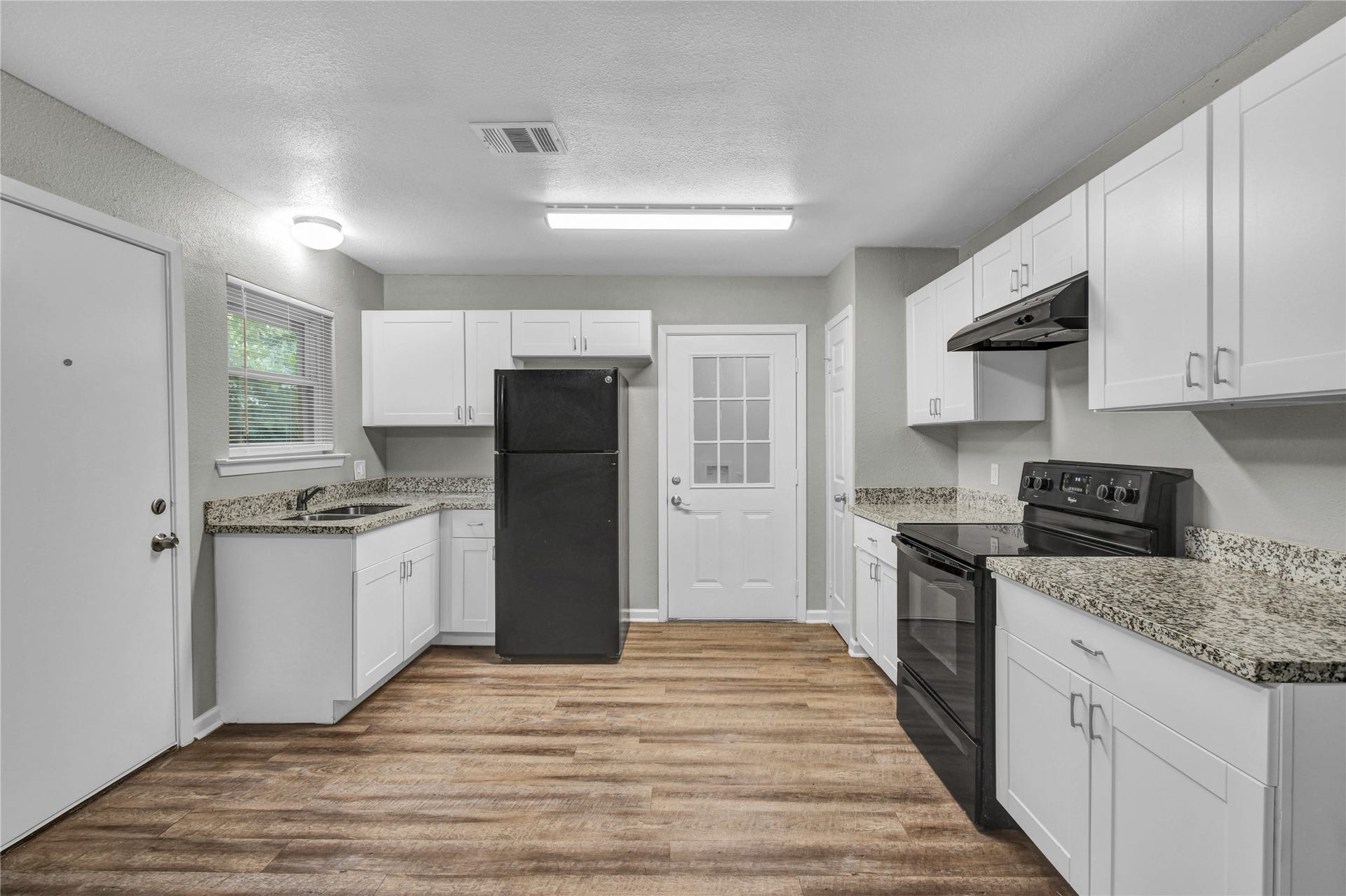 113 S Yaupon Street, Lake Jackson, TX 77566 113 S Yaupon Street, Lake Jackson, TX 77566