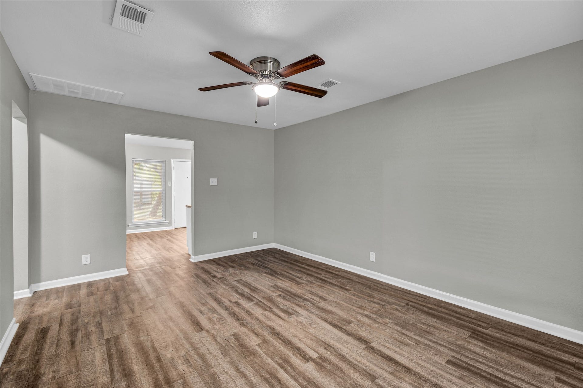 113 S Yaupon Street, Lake Jackson, TX 77566 113 S Yaupon Street, Lake Jackson, TX 77566