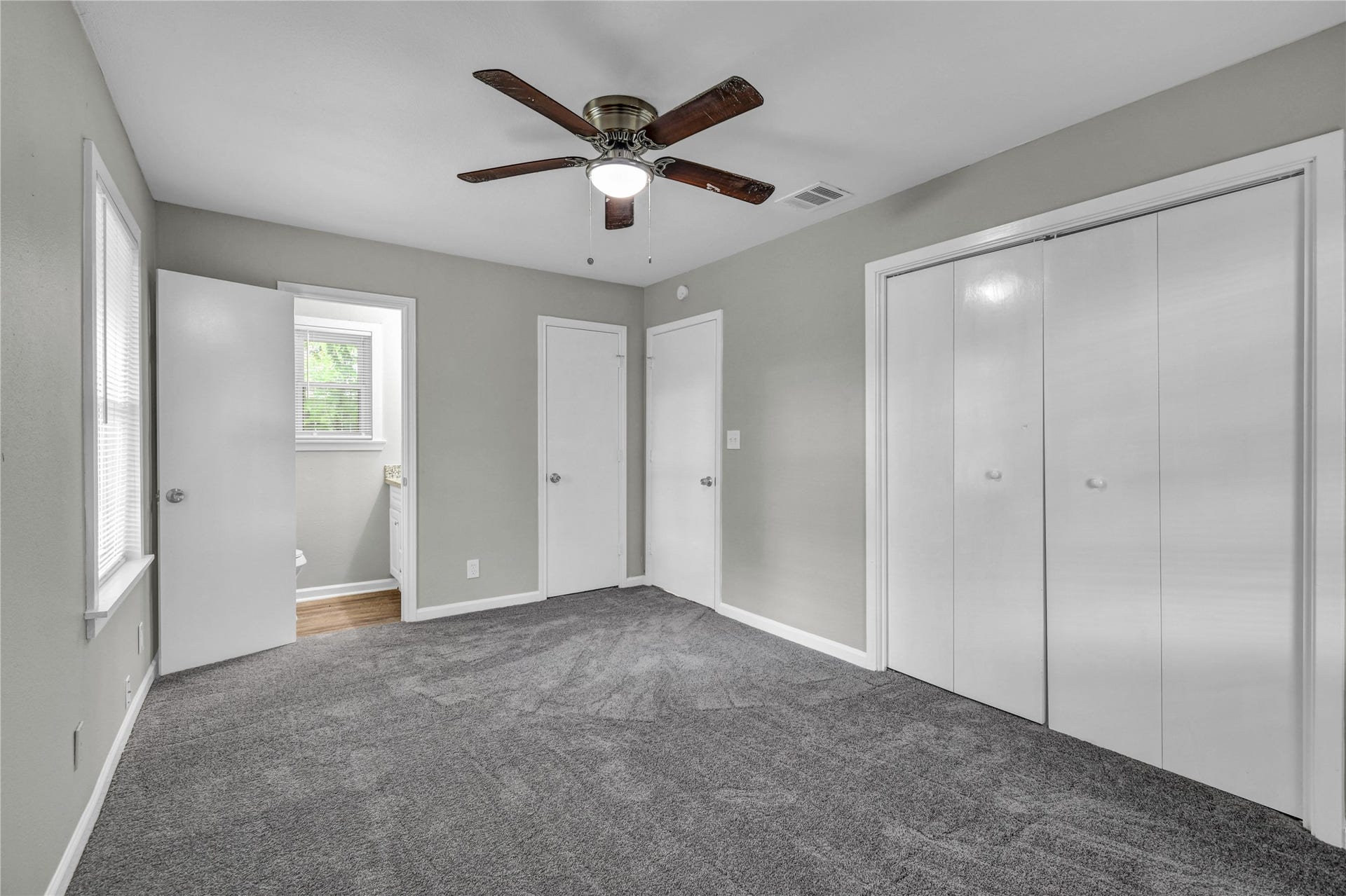 113 S Yaupon Street, Lake Jackson, TX 77566 113 S Yaupon Street, Lake Jackson, TX 77566