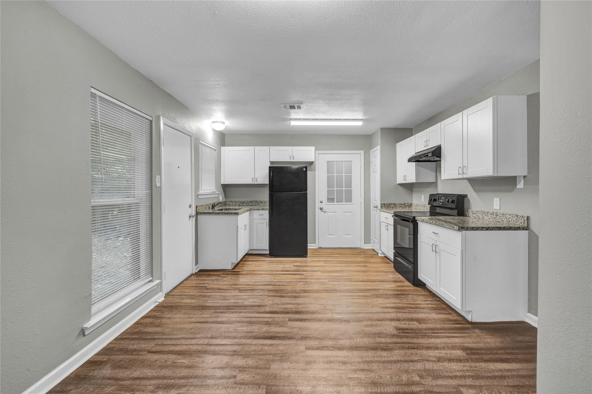 113 S Yaupon Street, Lake Jackson, TX 77566 113 S Yaupon Street, Lake Jackson, TX 77566