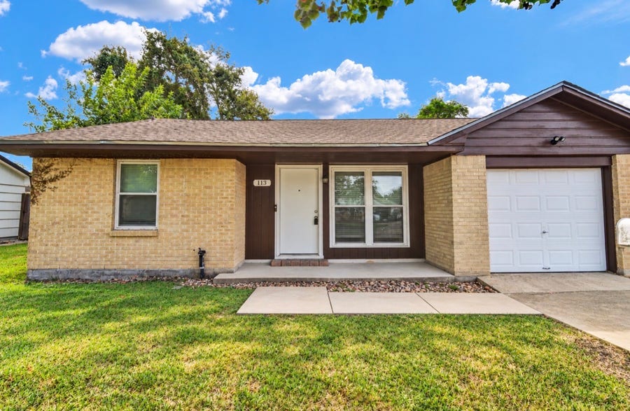 Property photo for 113 S Yaupon Street, Lake Jackson, TX