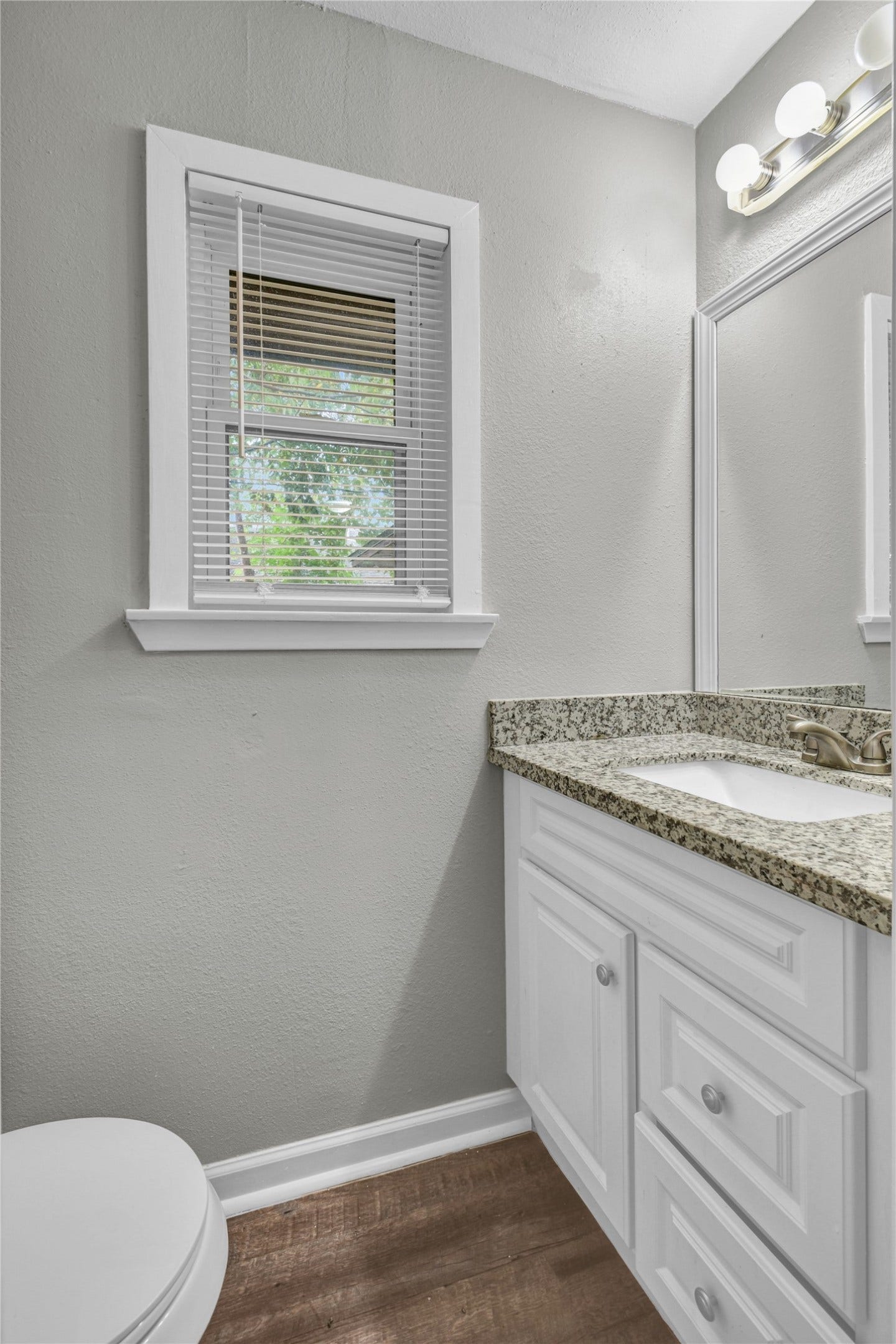 113 S Yaupon Street, Lake Jackson, TX 77566 113 S Yaupon Street, Lake Jackson, TX 77566